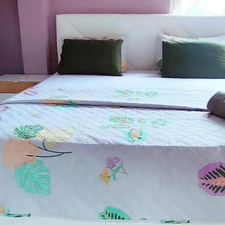 Seasons 3 Apartment Golem (Tirana)