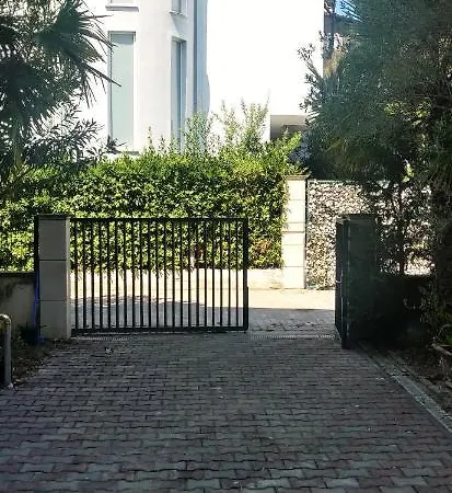 Seasons 3 Apartment Golem (Tirana)