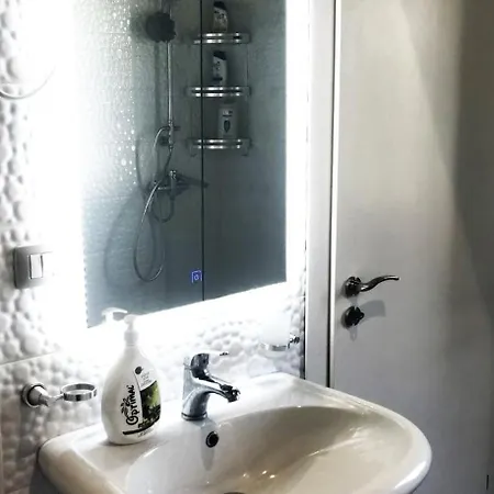 Seasons 3 Apartment Golem (Tirana)